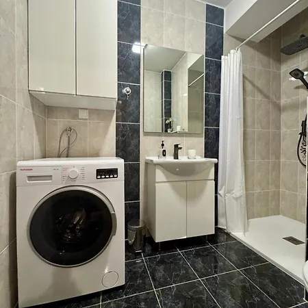 Apartment Modern Elegant W Free Parking *