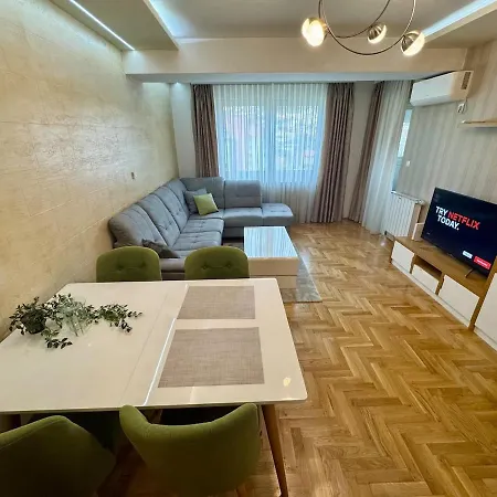 Modern Elegant W Free Parking Apartment
